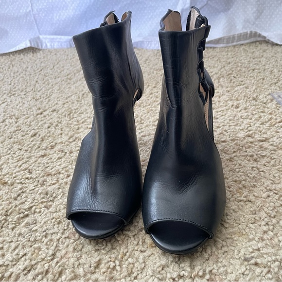 Banana Republic Open Toe Booties in Black Size 5 - Picture 2 of 16